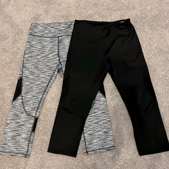 **BUNDLE of 2** cropped leggings - Picture 1 of 2